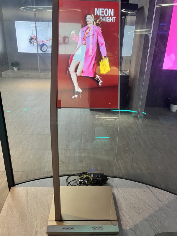 Écran transparent OLED d'interrogation au format vertical de 30 pouces – Image 3
