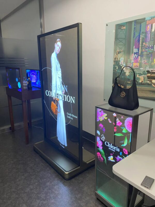 Écran OLED transparent de 77 pouces, modèle vertical – Image 2